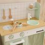Voir la diapositive 3 : SWEEEK Cuisine en bois vert céladon cocotte pour enfant avec accessoires