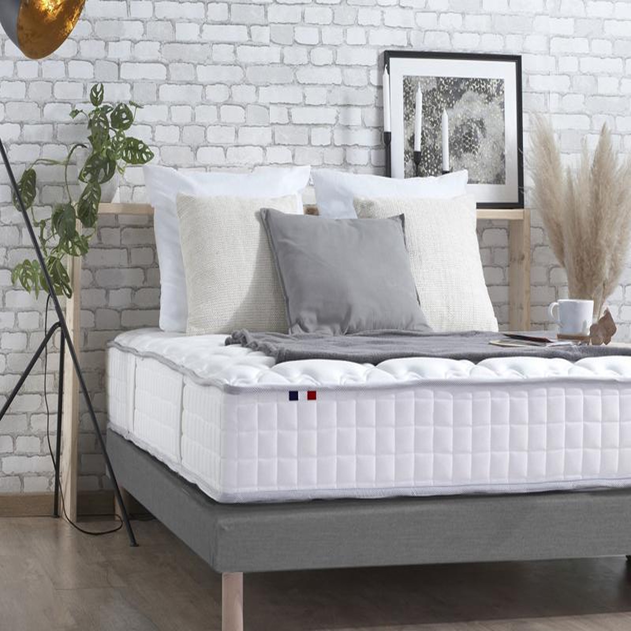 Voir la diapositive 1 : Matelas ressorts ensachés et mousse mémoire de forme 140x190 cm ODYSSEE