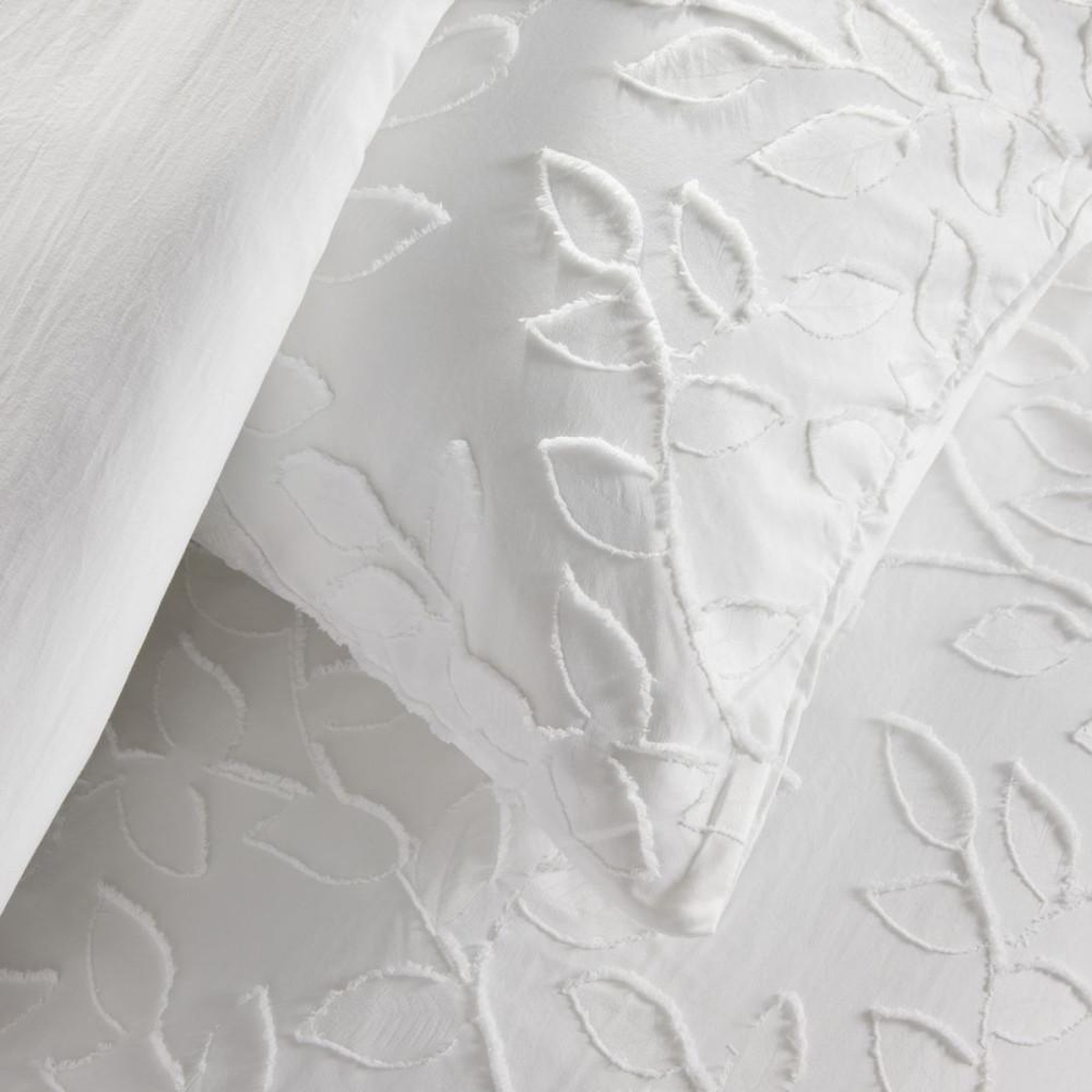 Voir la diapositive 3 : Today Parure de lit - TODAY - Essential - 2 personnes - 220 x 240 cm - Effet tufté floral blanc