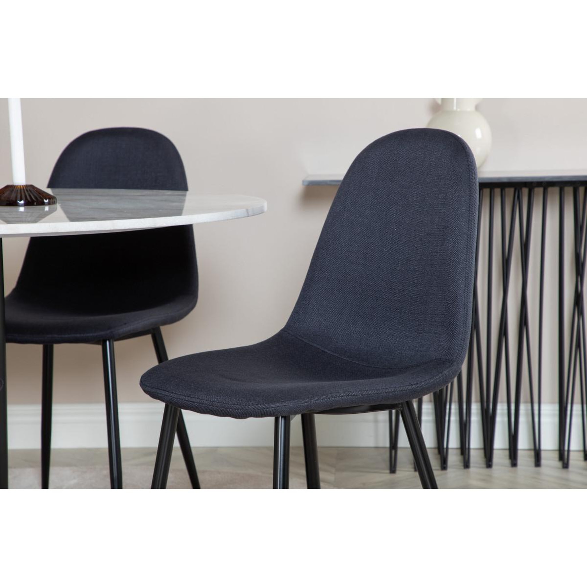 Voir la diapositive 5 : Paris Prix Ensemble table à manger & 4 chaises  estelle i & polar  106cm blanc & noir