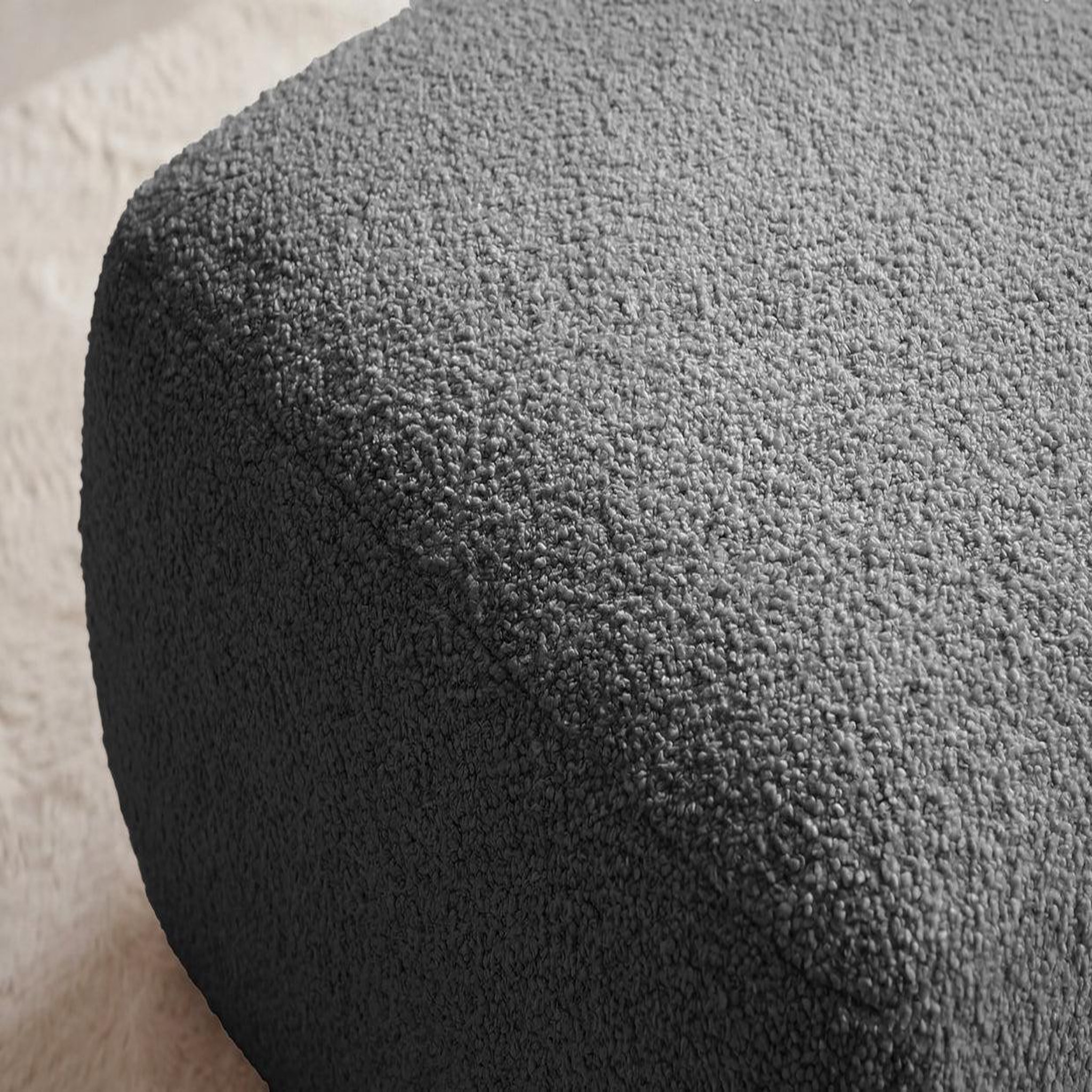 Voir la diapositive 4 : CASANOVA PARIS Ariel - pouf en tissu bouclette 80x80x40