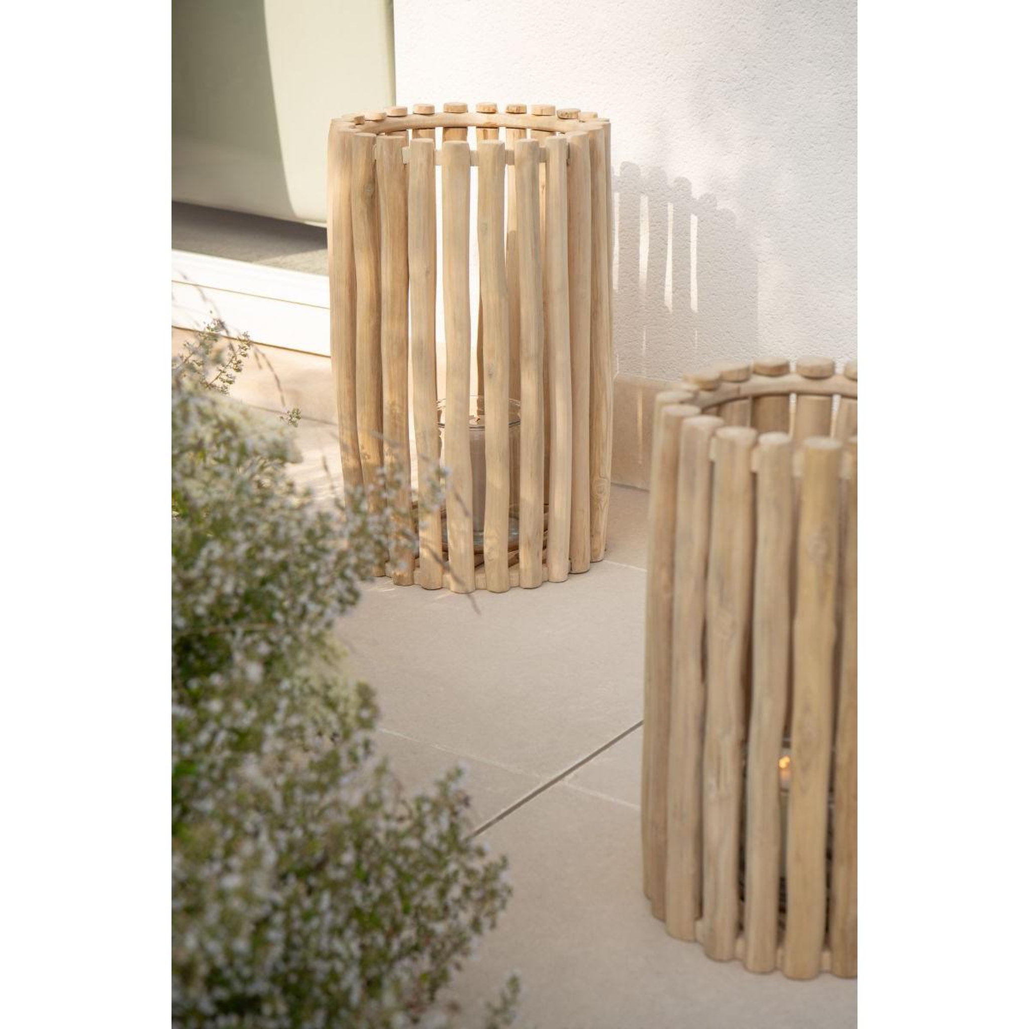 Voir la diapositive 6 : J-LINE Lot de 2 Lanternes en Teck  Myrtle  60cm Naturel