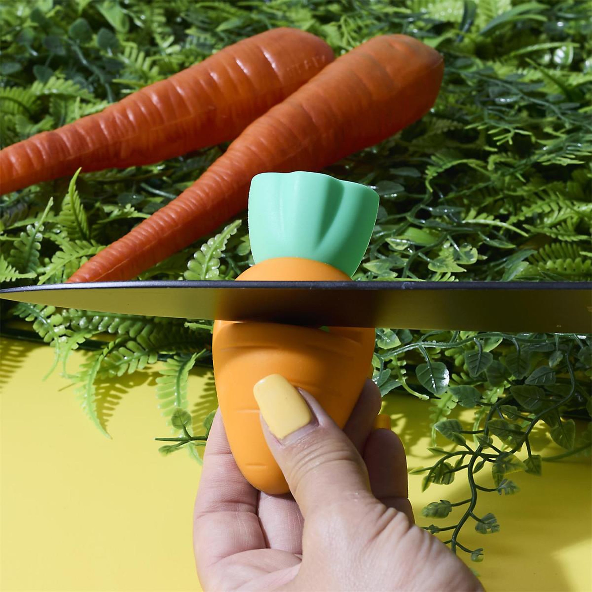 Voir la diapositive 3 : COOK CONCEPT Aiguiseur de Couteau  Carotte  10cm Orange