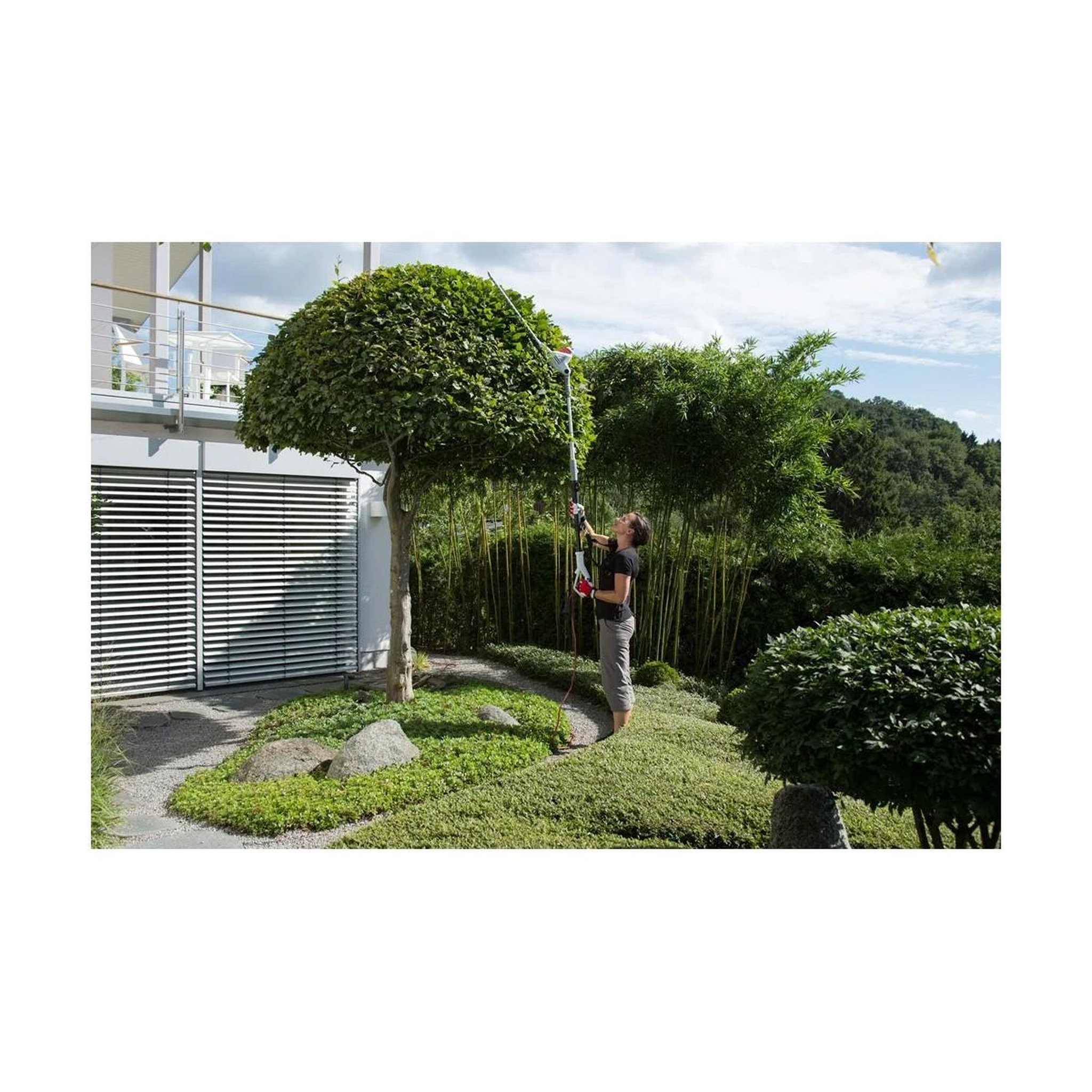 Voir la diapositive 3 : Ikra Taille haie télescopique filaire 600w - lame de coupe 59 cm coupe 51 cm taille haie sur perche réglable 1.95 - 2.40 m ikra