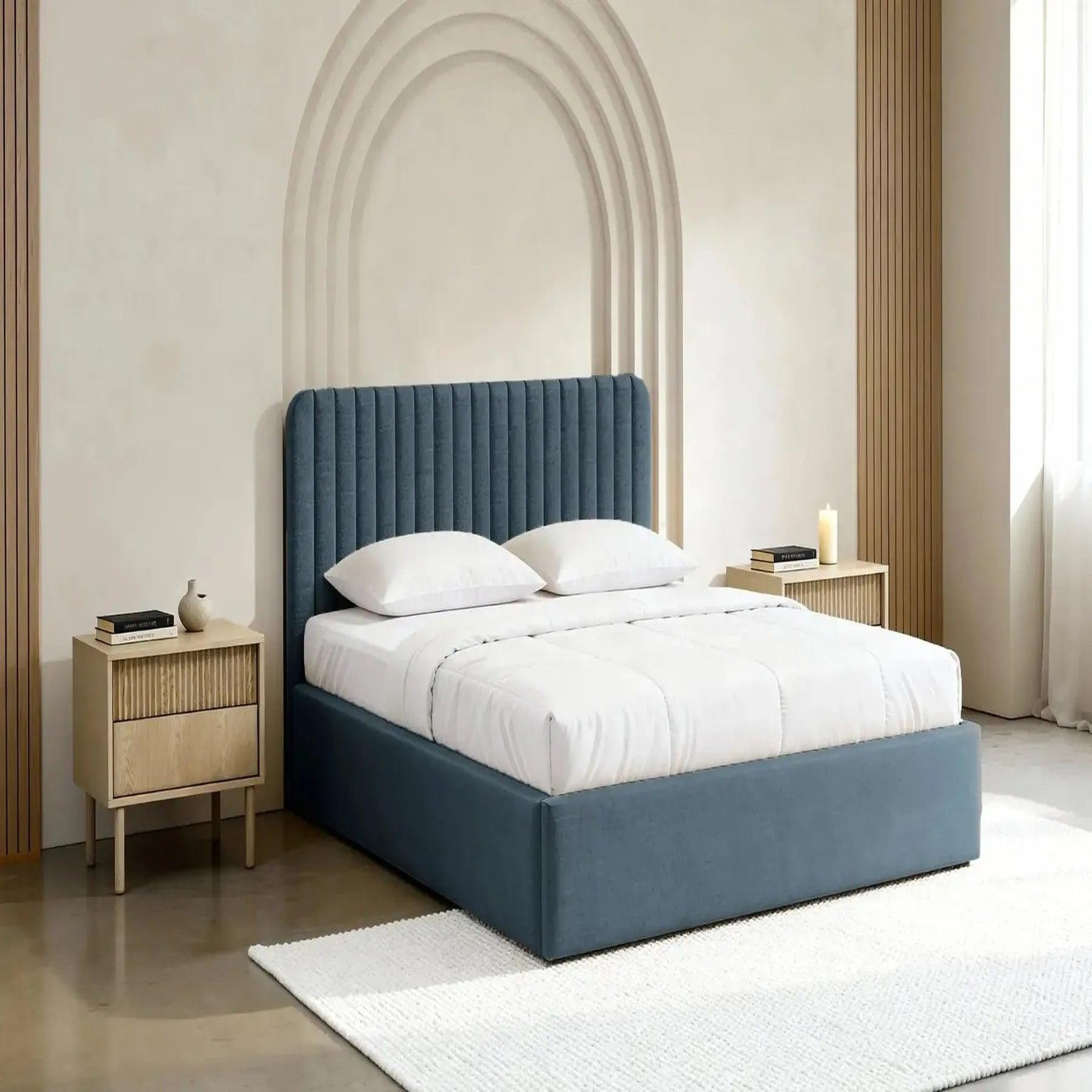Voir la diapositive 2 : CASANOVA PARIS Jeanne - lit coffre tissu velours