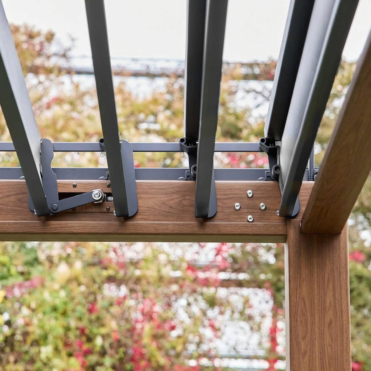 SWEEEK Pergola bioclimatique aluminium lames orientables 4x3m Triomphe