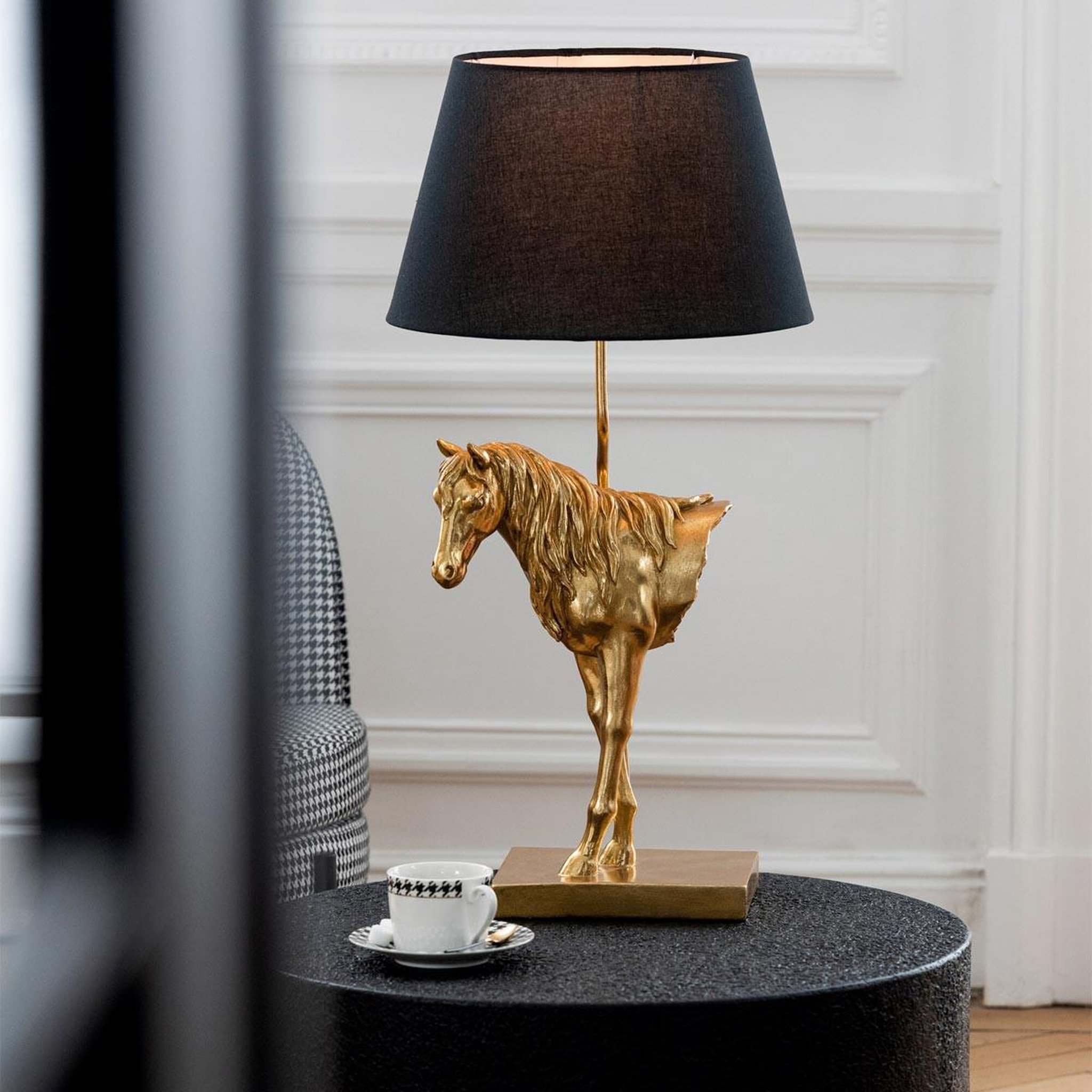 Voir la diapositive 4 : J-LINE Lampe à poser cheval face  hollywood  70cm doré
