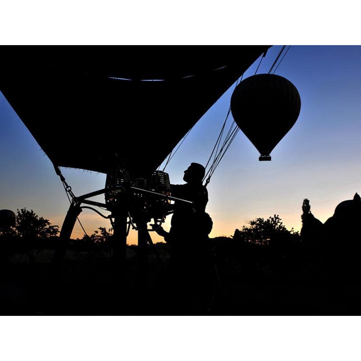 Smartbox Vol en montgolfière au-dessus du lac Léman au lever du soleil - Coffret Cadeau Sport & Aventure