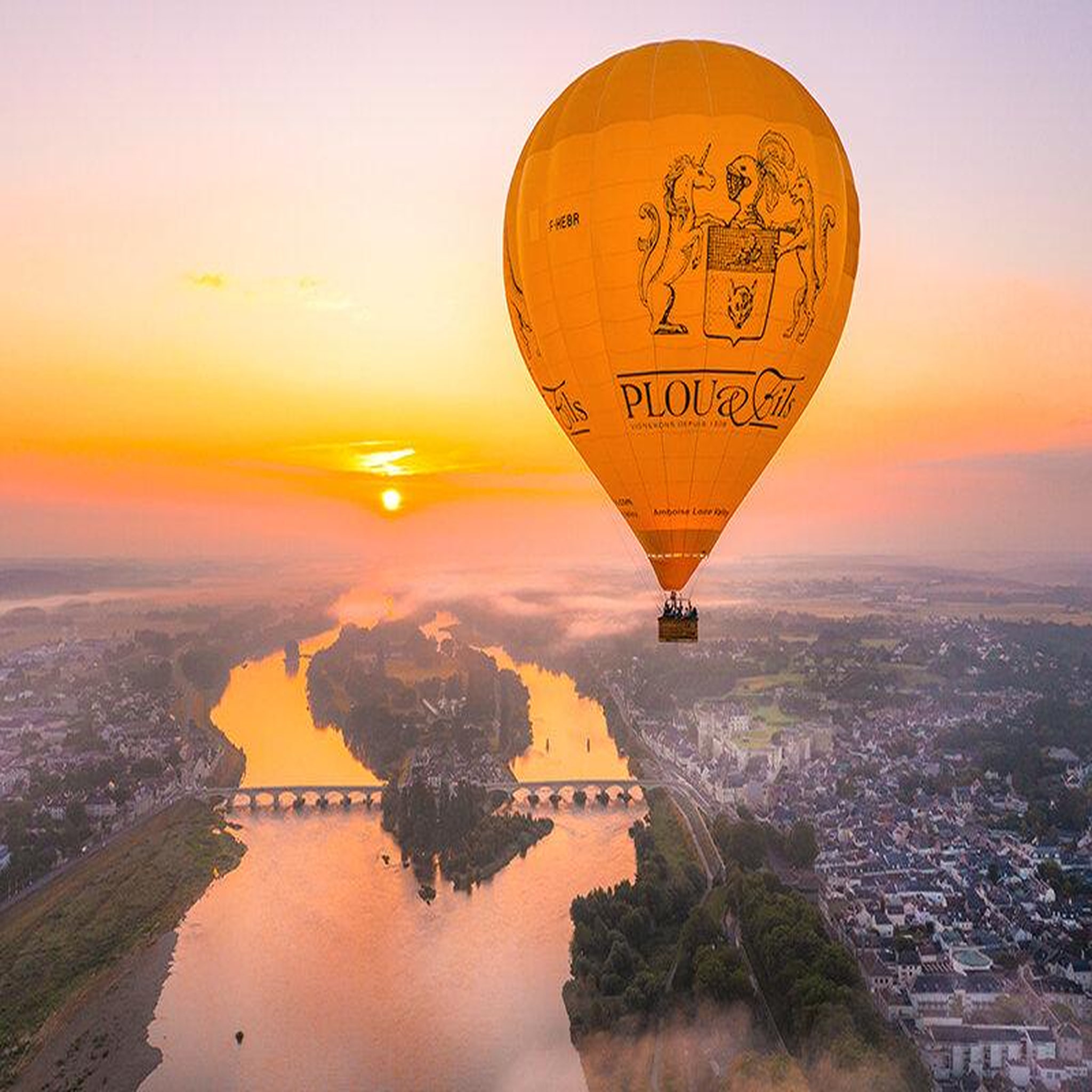 Voir la diapositive 5 : Smartbox Vol en montgolfière à Amboise avec visite d'une cave et dégustation de vin - Coffret Cadeau Sport & Aventure